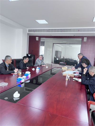 尊龙凯时建筑公司组织瑞祥家园项目防火门工程开标评审会